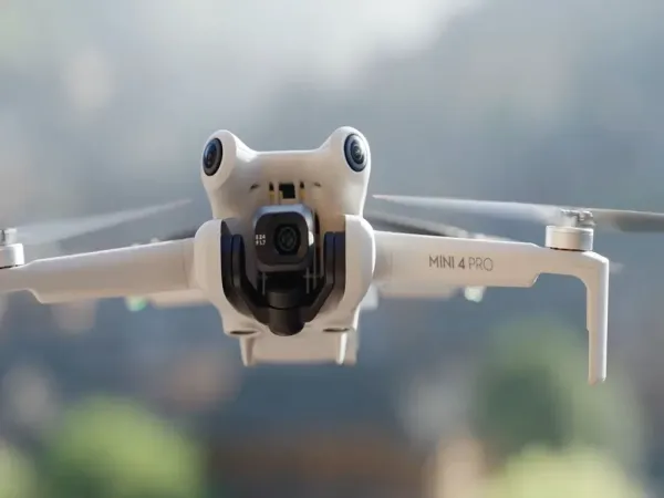 DJI Mini 4 Pro 航拍无人机