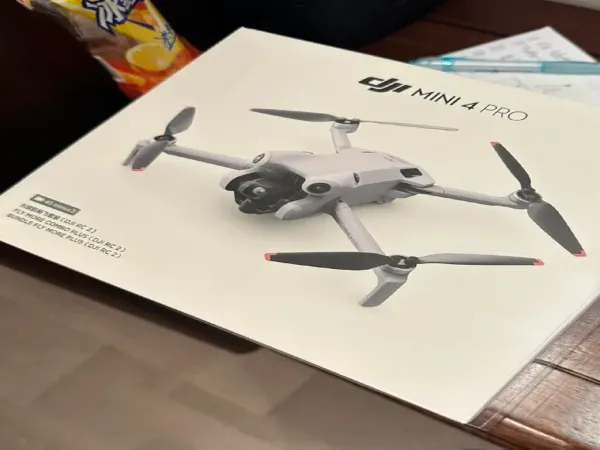 DJI Mini 4 Pro 航拍无人机